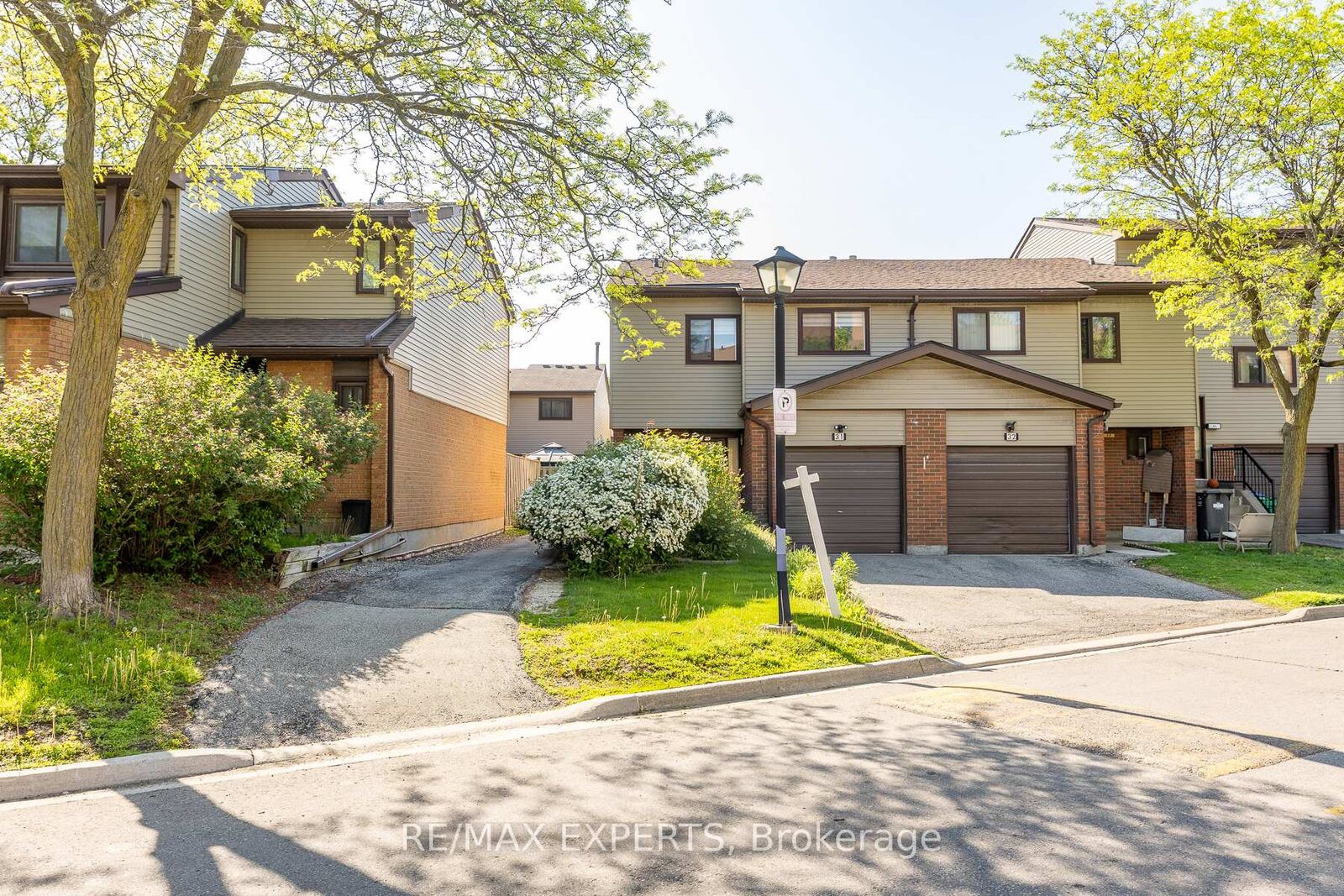 Property Photo: 31 Carleton Place ON L6T 3Z4
