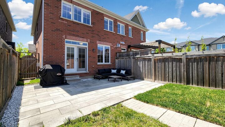 Property Photo: 208 Cornell Park Avenue ON L6B 0R1