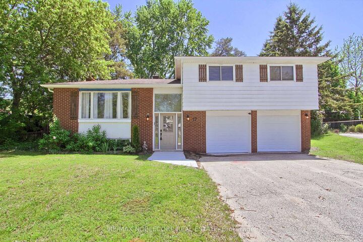 17 Larkdale Crescent — photo 1