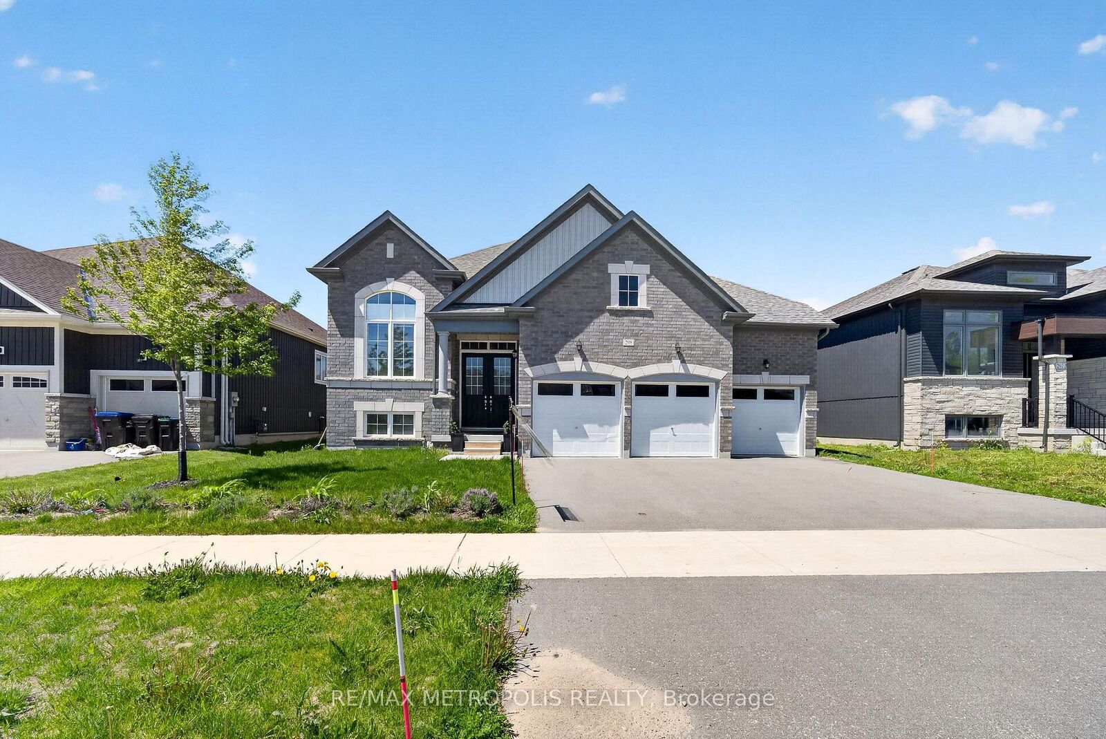 Property Photo: 298 Ramblewood Drive ON L9Z 2B2