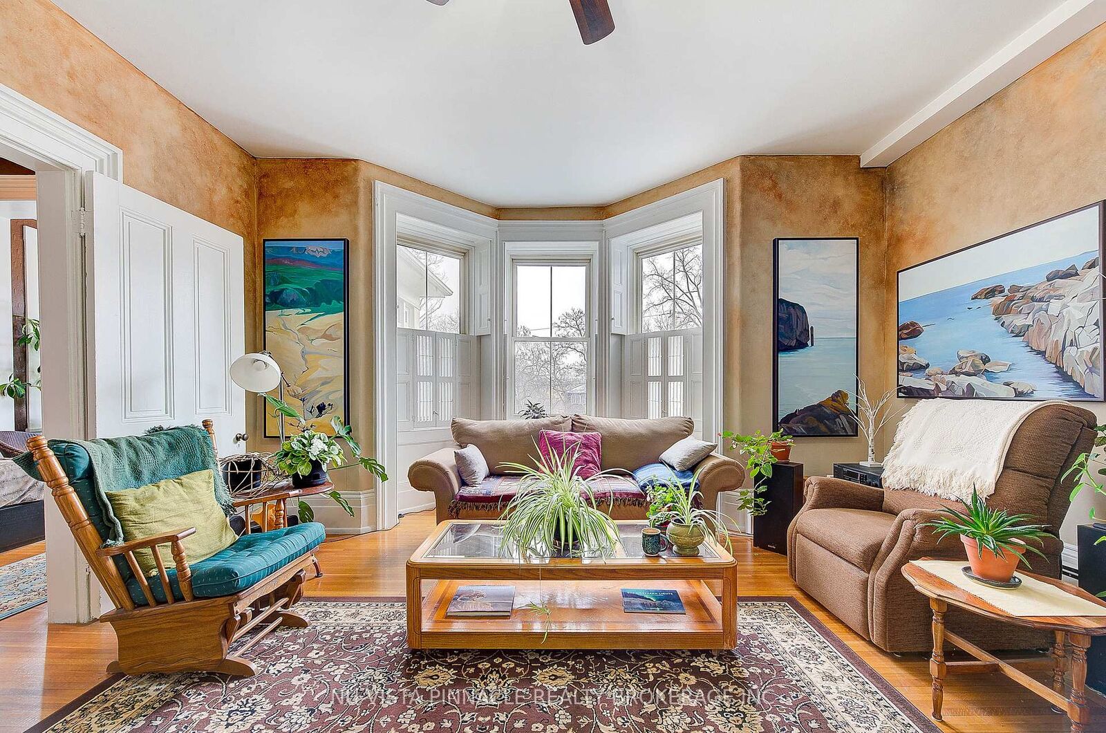Property Photo: 49 Ridout Street S 5 ON N6C 3W8