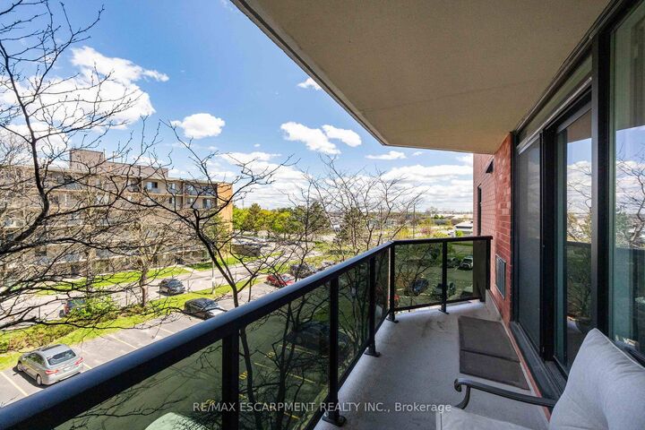 9 Bonheur Court 401 — photo 1