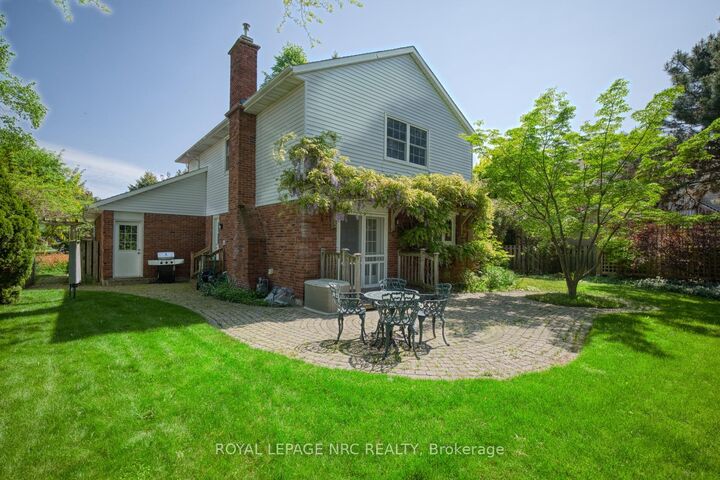 Property Photo: 35 Garrison Village Drive ON L0S 1J0