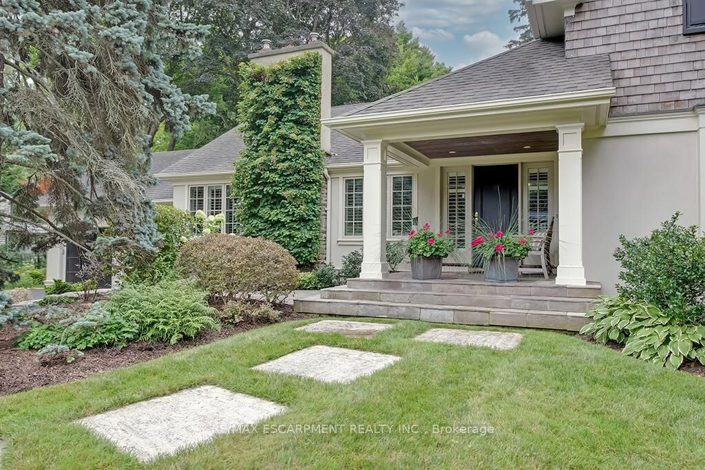 Property Photo:  7 Colonial Crescent  ON L6J 4K8 