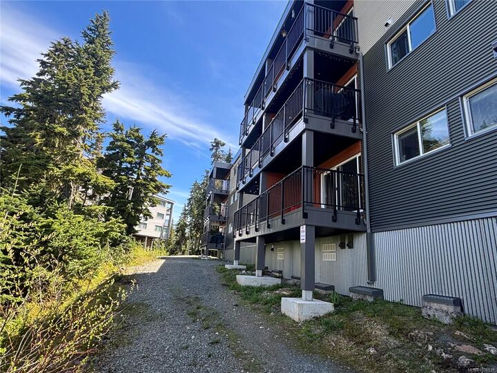 Property Photo: 695 Castle Crag Cres #106 BC V9J 1L0