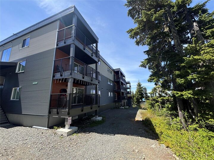 Property Photo: 695 Castle Crag Cres #106 BC V9J 1L0