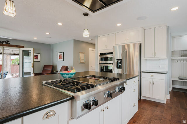 Property Photo:  