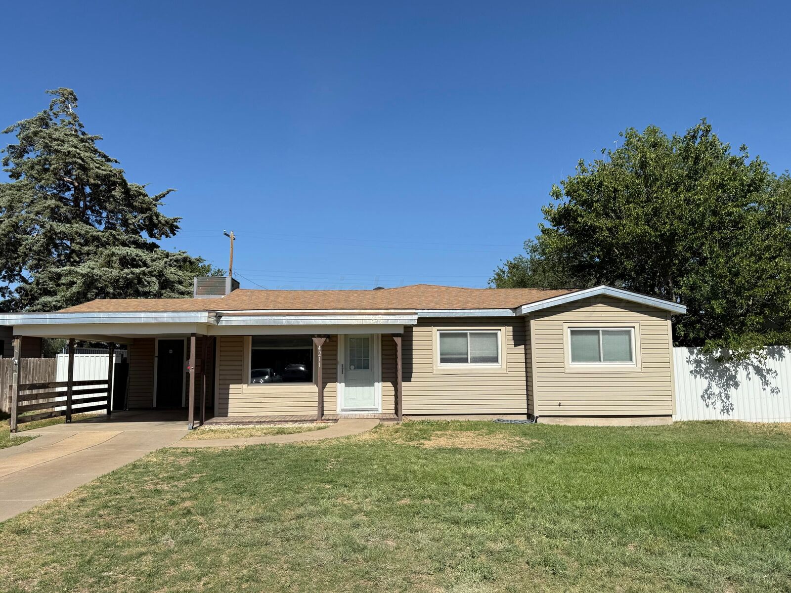Property Photo:  4211 Crockett Street  TX 79110-1807 