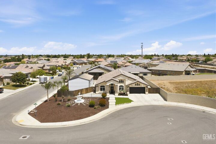 Property Photo:  6008 Luckman Drive  CA 93311 