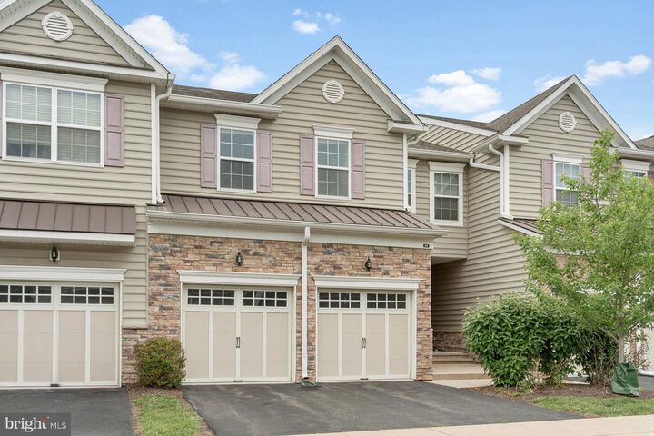 Property Photo:  84 Autumn Lane  NJ 08558 