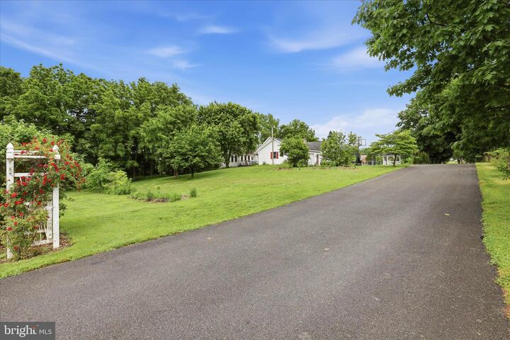 Property Photo:  2588 Mount Pleasant Road  PA 17552 