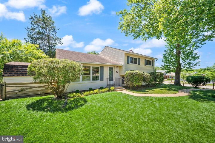 Property Photo:  703 N Mansfield Street  VA 22304 