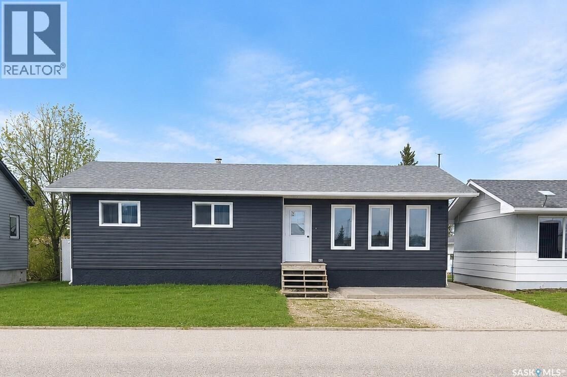 Property Photo:  204 Railway Avenue W  SK S0J 2E0 