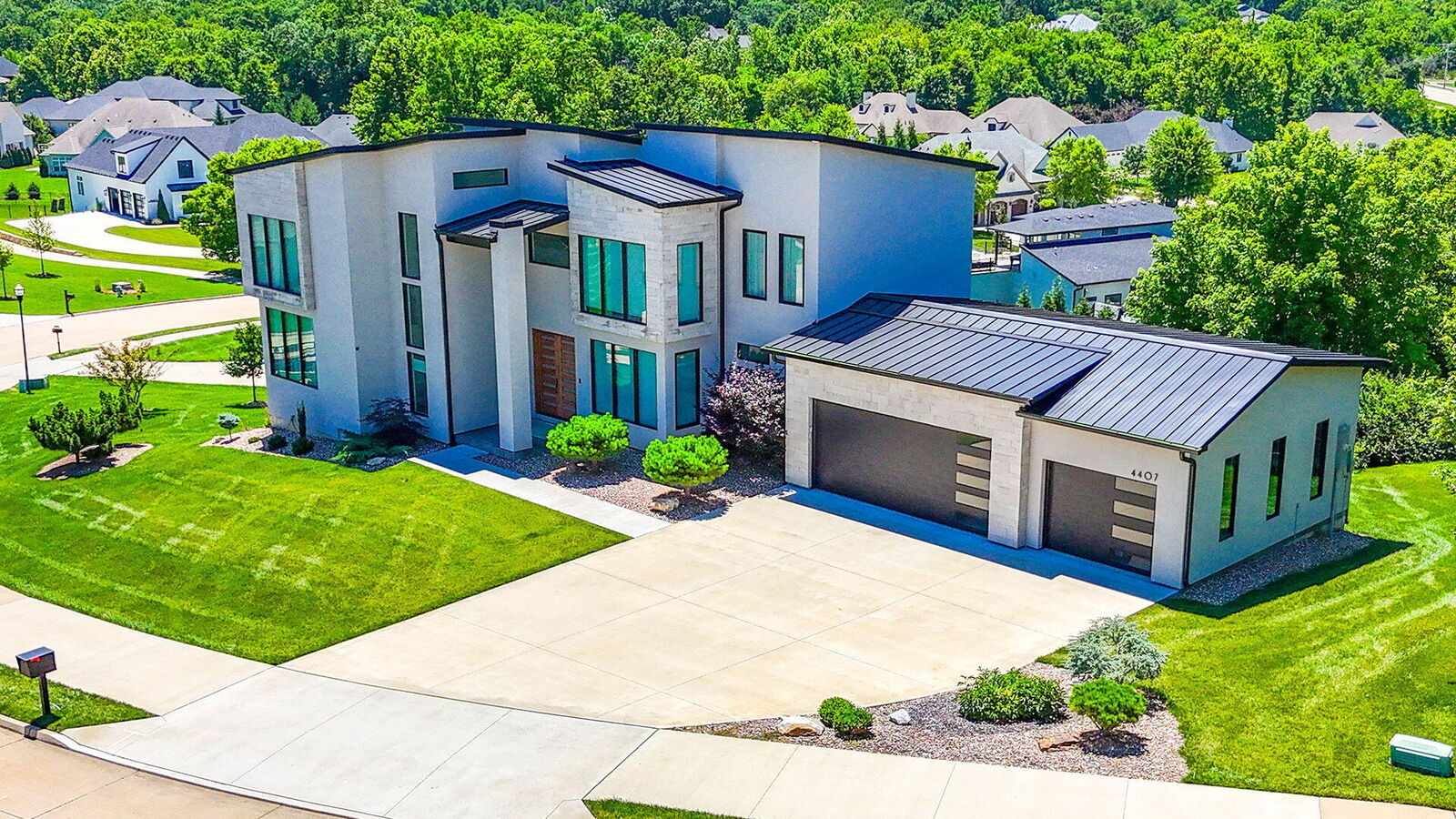 Property Photo: 4407 Silver Valley Dr MO 65203