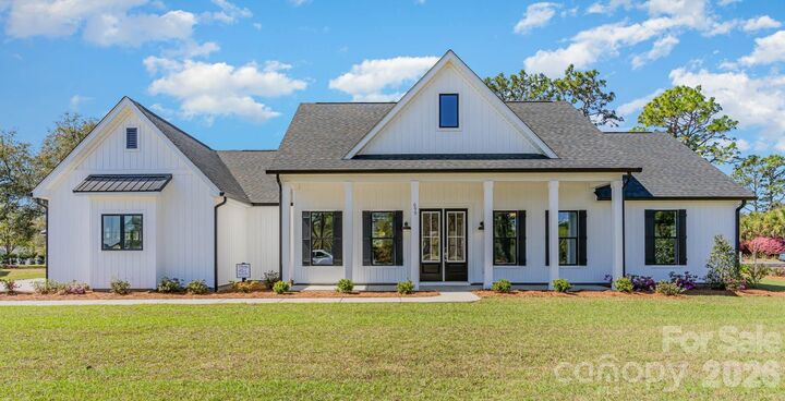 Property Photo: 512 Barefoot Lane SC 29710