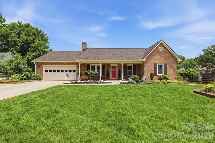 Property Photo: 4 Fox Ridge Drive NC 28630