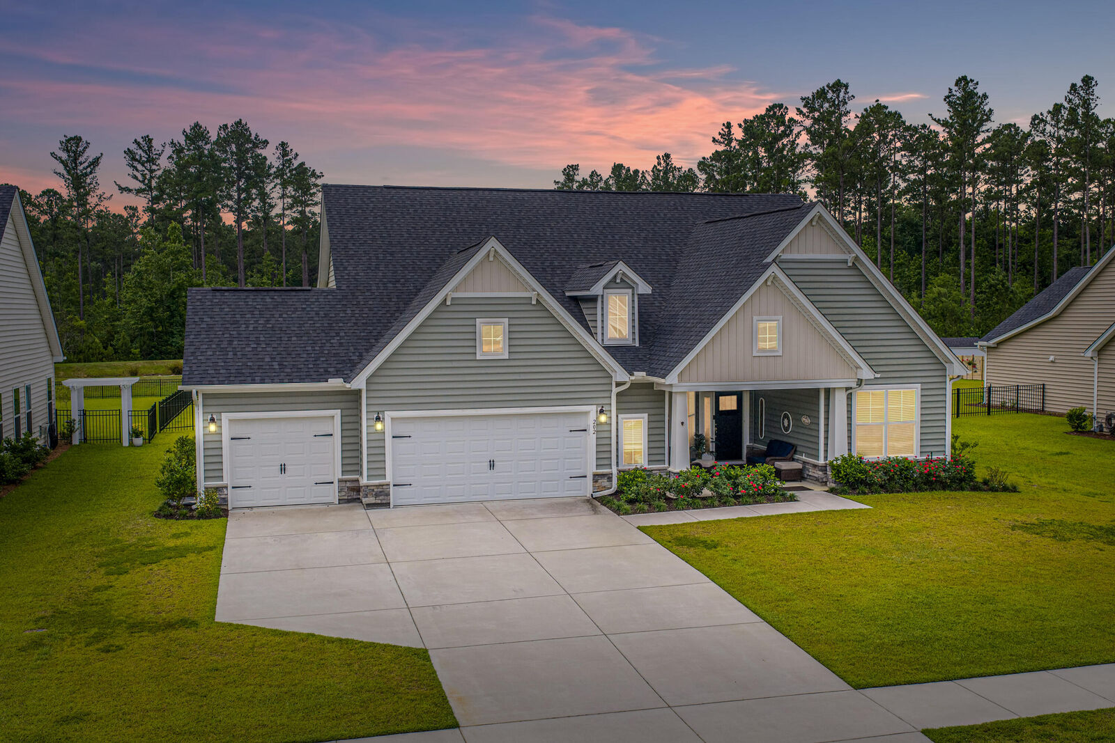 Property Photo: 202 Huguenot Trail SC 29450