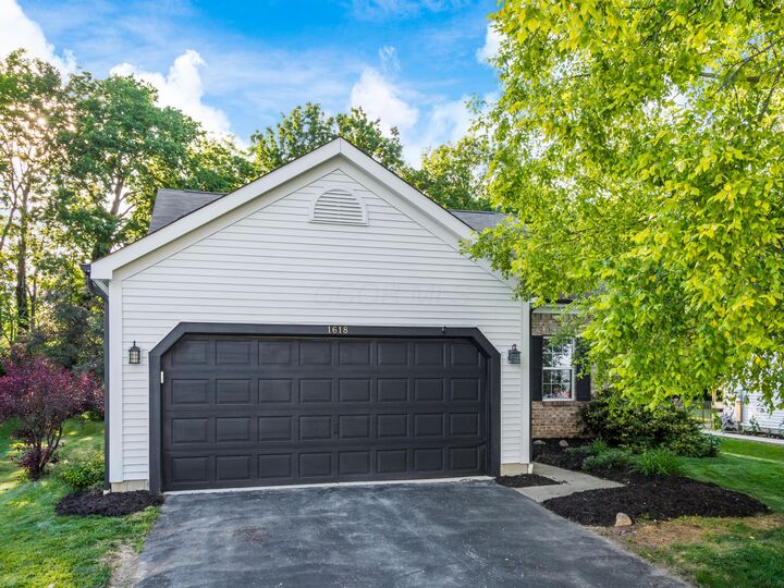 Property Photo:  1618 Meadowlark Lane  OH 43040 