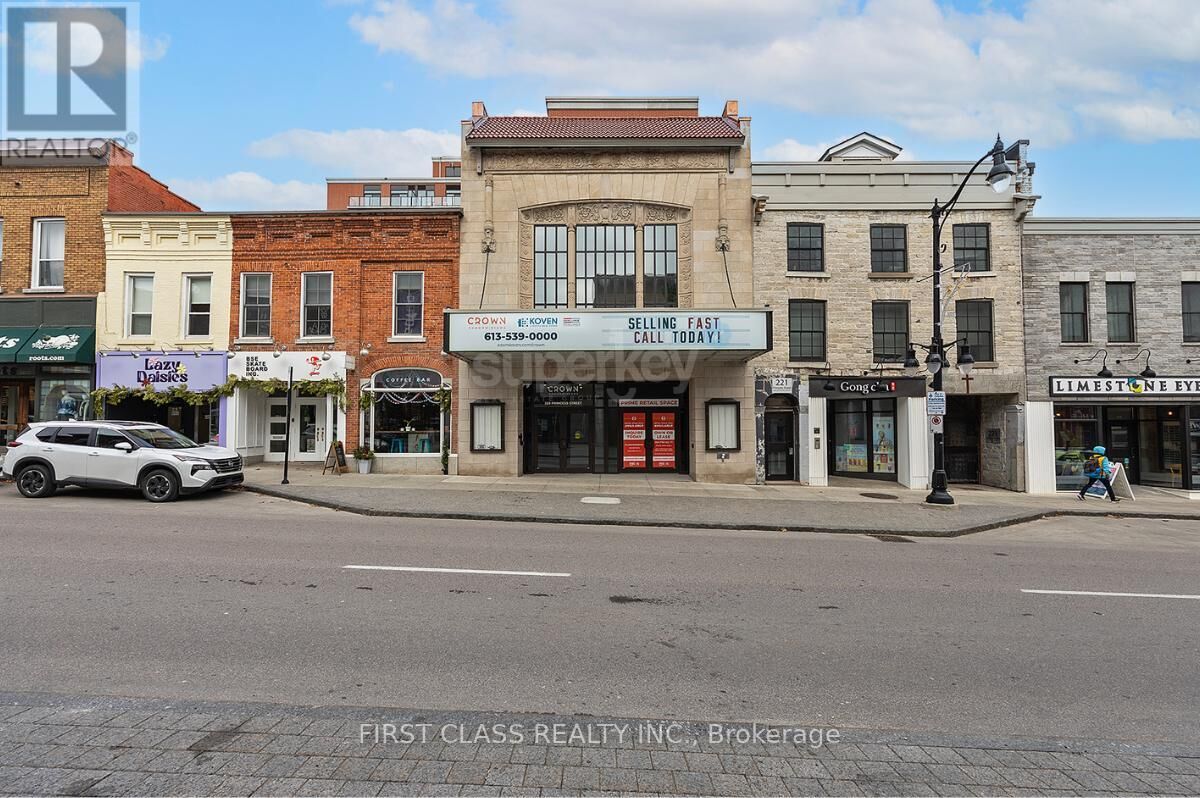 Property Photo:  223 Princess St Street North 403  ON K7L 1B3 