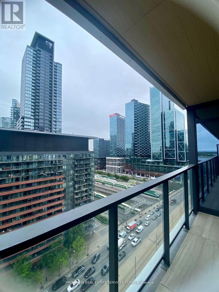Property Photo: 3 Concord Cityplace Way 1802 ON M5V 0X4
