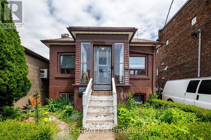 Property Photo:  541 Vaughan Road  ON M6C 2R2 