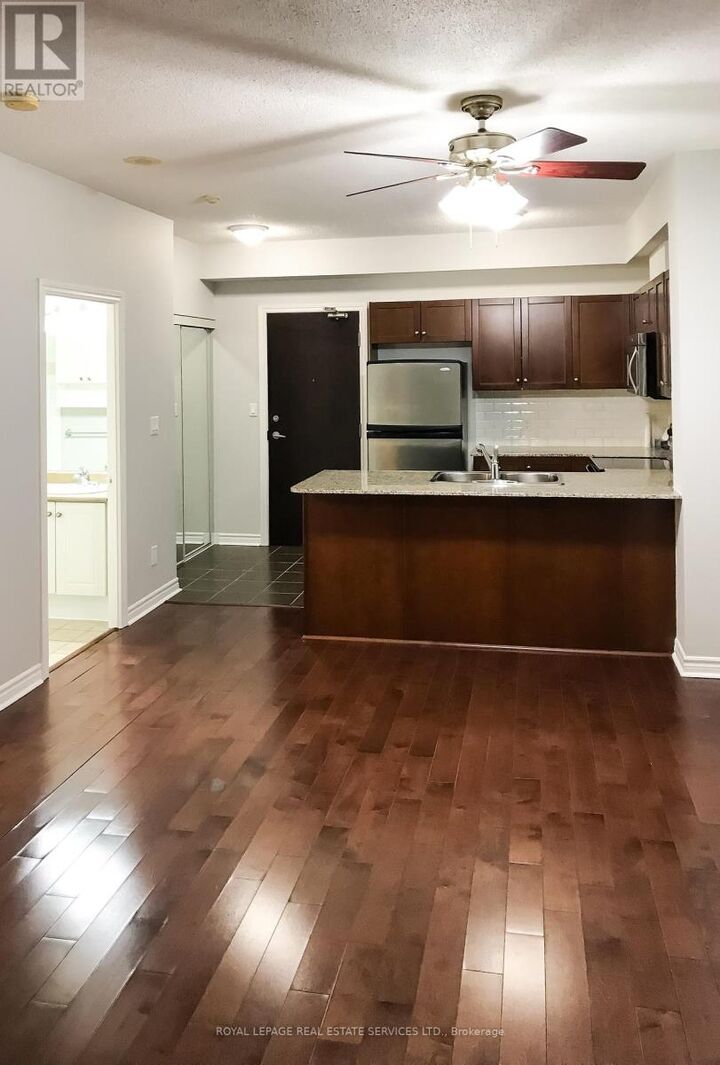Property Photo:  3504 Hurontario Street 803  ON L5B 0B9 