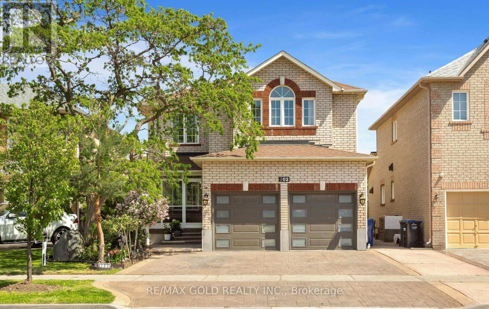 Property Photo:  702 Twain Avenue  ON L5W 1K7 