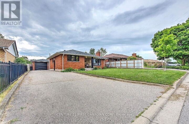Property Photo:  