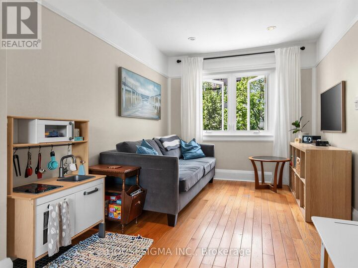 Property Photo:  7 Humber Hill Avenue  ON M6S 4R9 