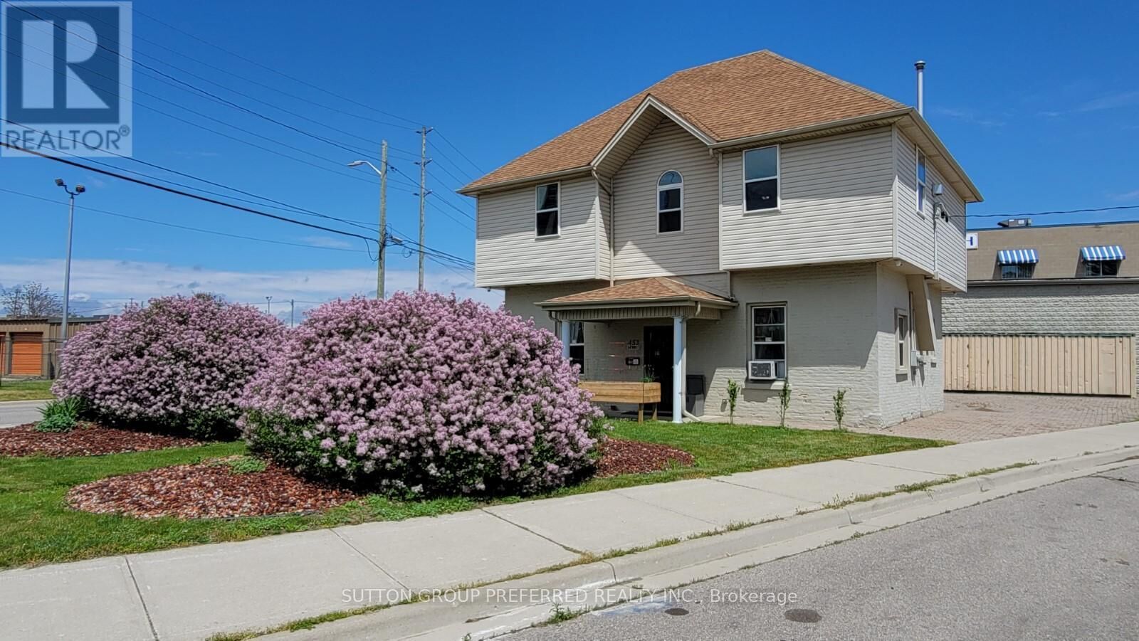 Property Photo: 453 Bathurst Street ON N6B 1P4