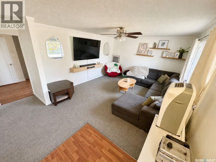 Property Photo:  1410 4th Avenue N  SK S4R 0T1 
