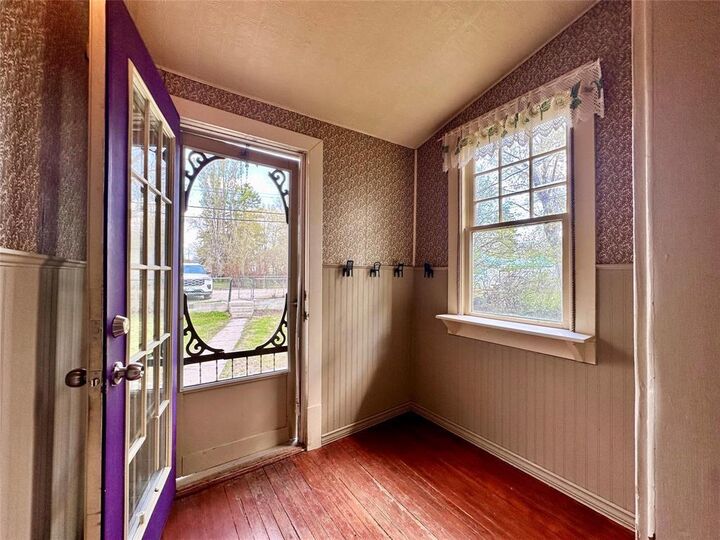 Property Photo: 735 Taylor Avenue MB R9A 1K2