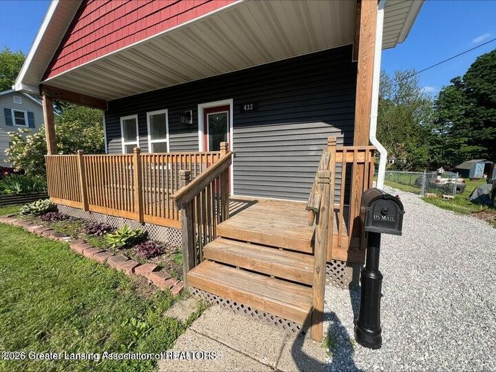 Property Photo: 433 Prairie Street MI 48813