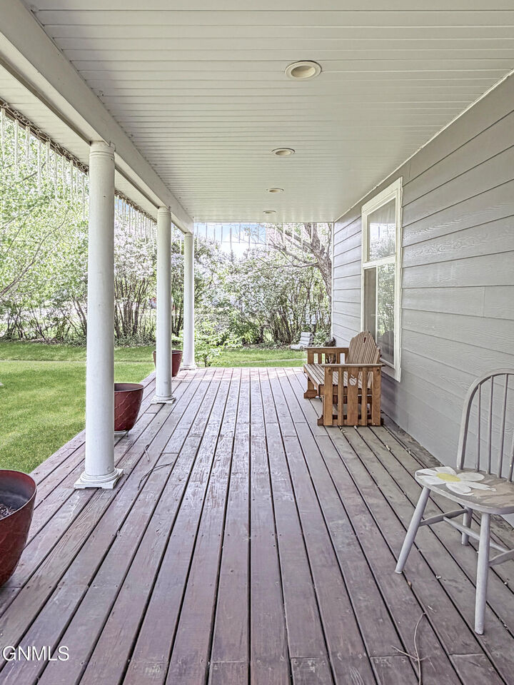 Property Photo:  387 7th Avenue N  ND 58421 