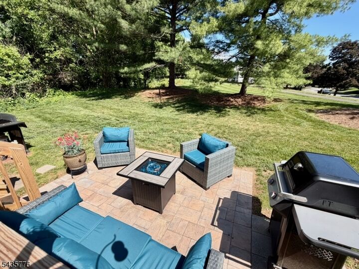 Property Photo:  1404 Cobblestone Ct  NJ 08822 