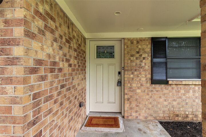 Property Photo: 416 E Myrtle Street TX 77515