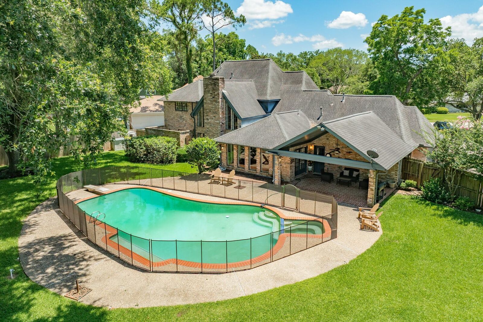 Property Photo:  110 Sequoia  TX 77566 