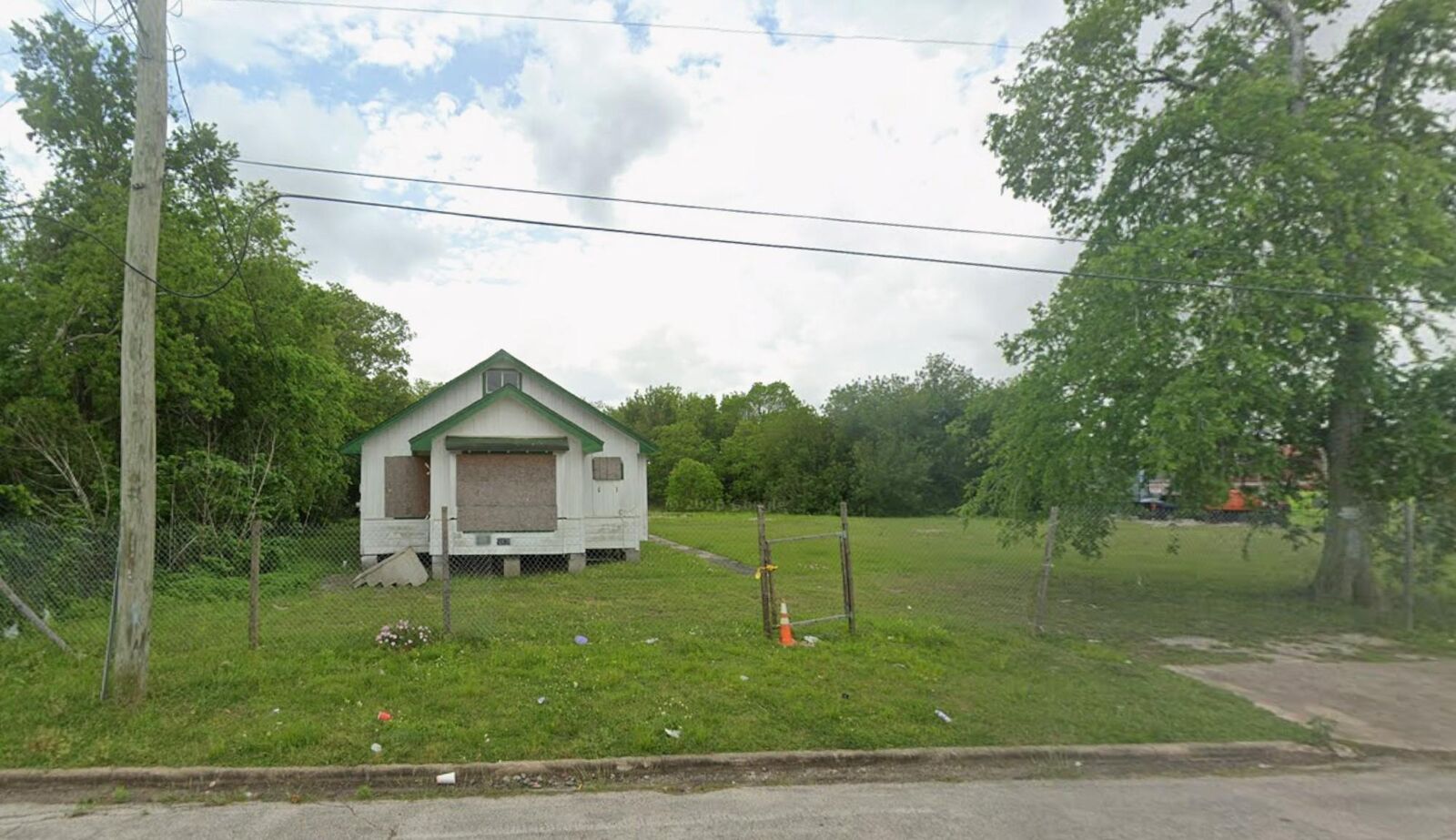 Property Photo:  5070 Sunflower Street  TX 77033 