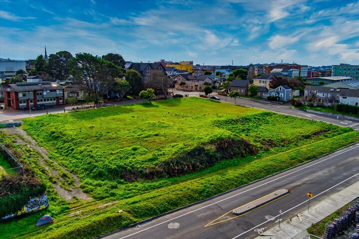 Property Photo:  803 2nd Street  CA 95501 