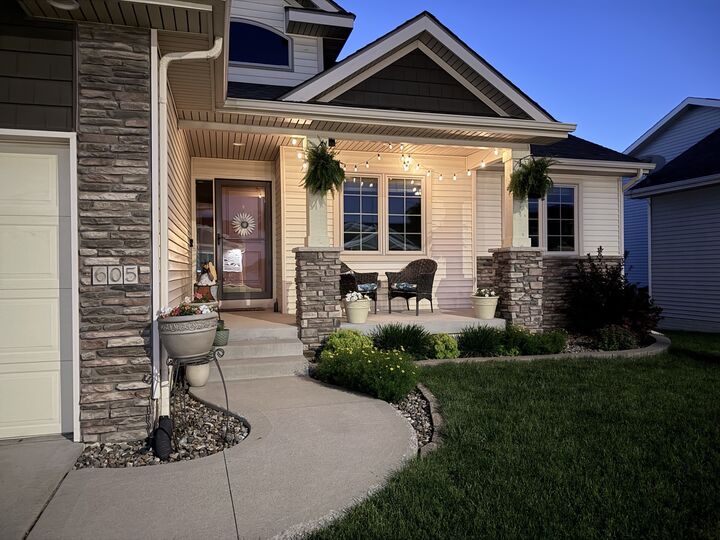 Property Photo: 605 SE 14th Street IA 50111