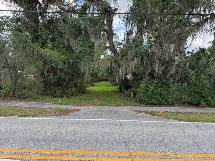 Property Photo: 308 S Blue Lake Avenue FL 32724
