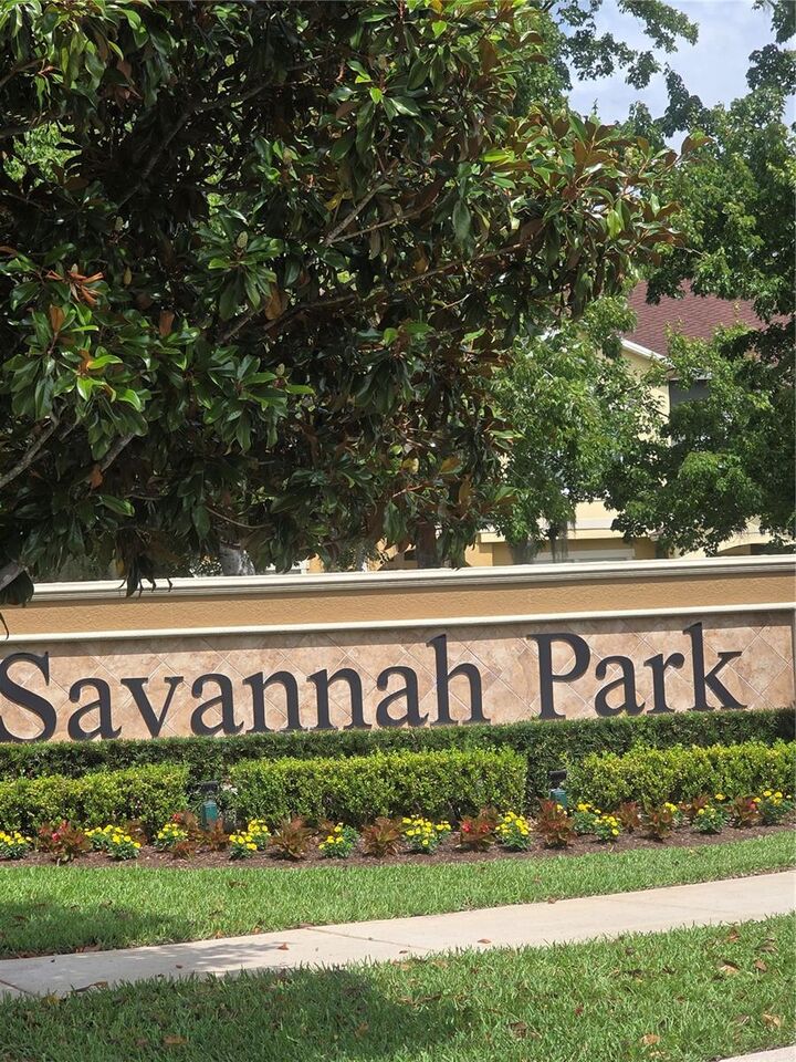 Property Photo: 454 Ellis Square Court FL 32771