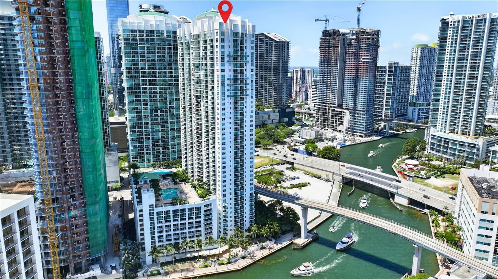 Property Photo: 31 SE 5th Street 203 FL 33131
