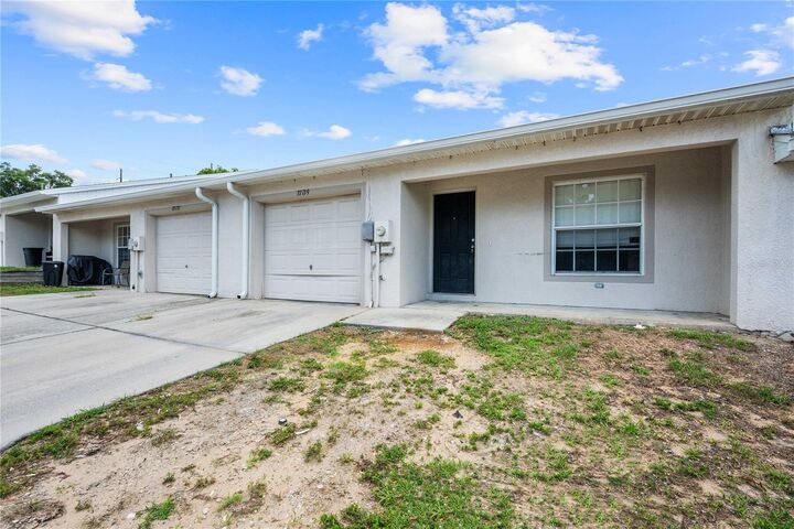 Property Photo: 37139 Grassy Hill Lane FL 33525
