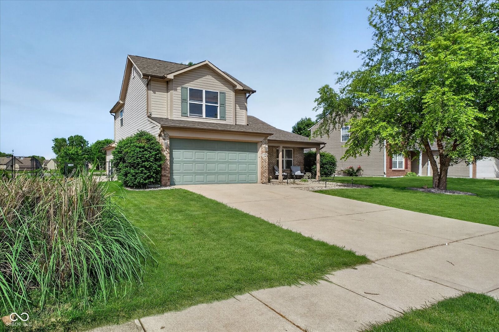 Property Photo: 816 Heatherwood Drive IN 46143
