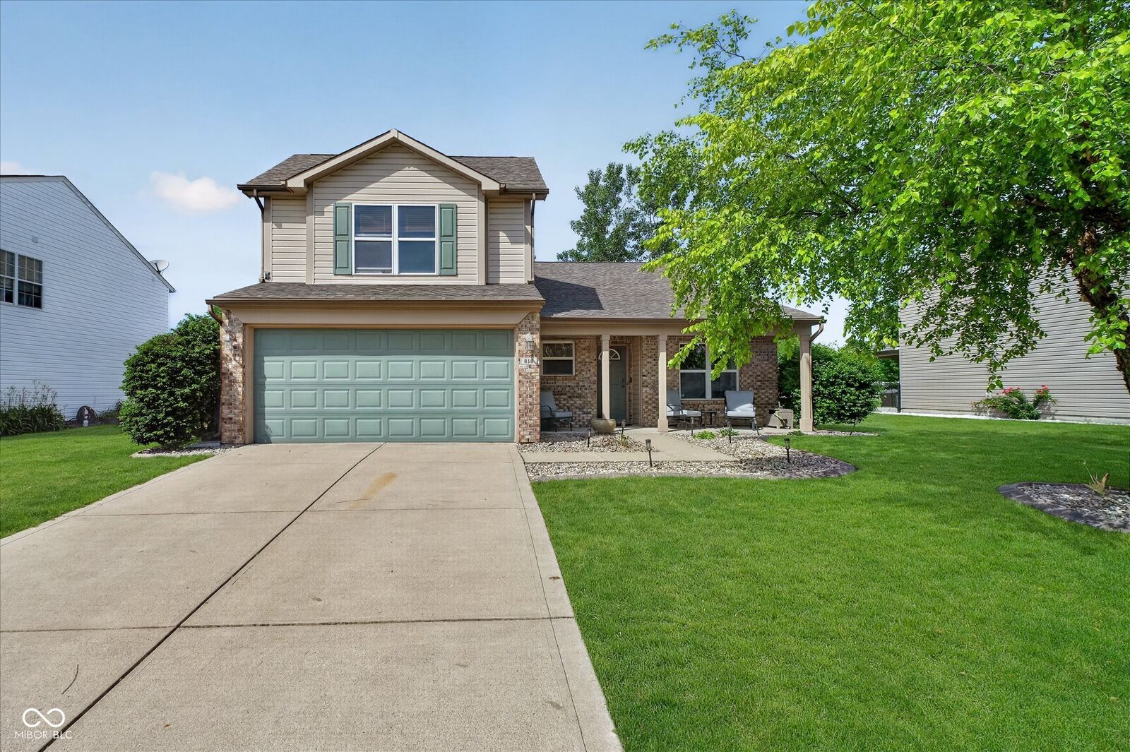 Property Photo: 816 Heatherwood Drive IN 46143
