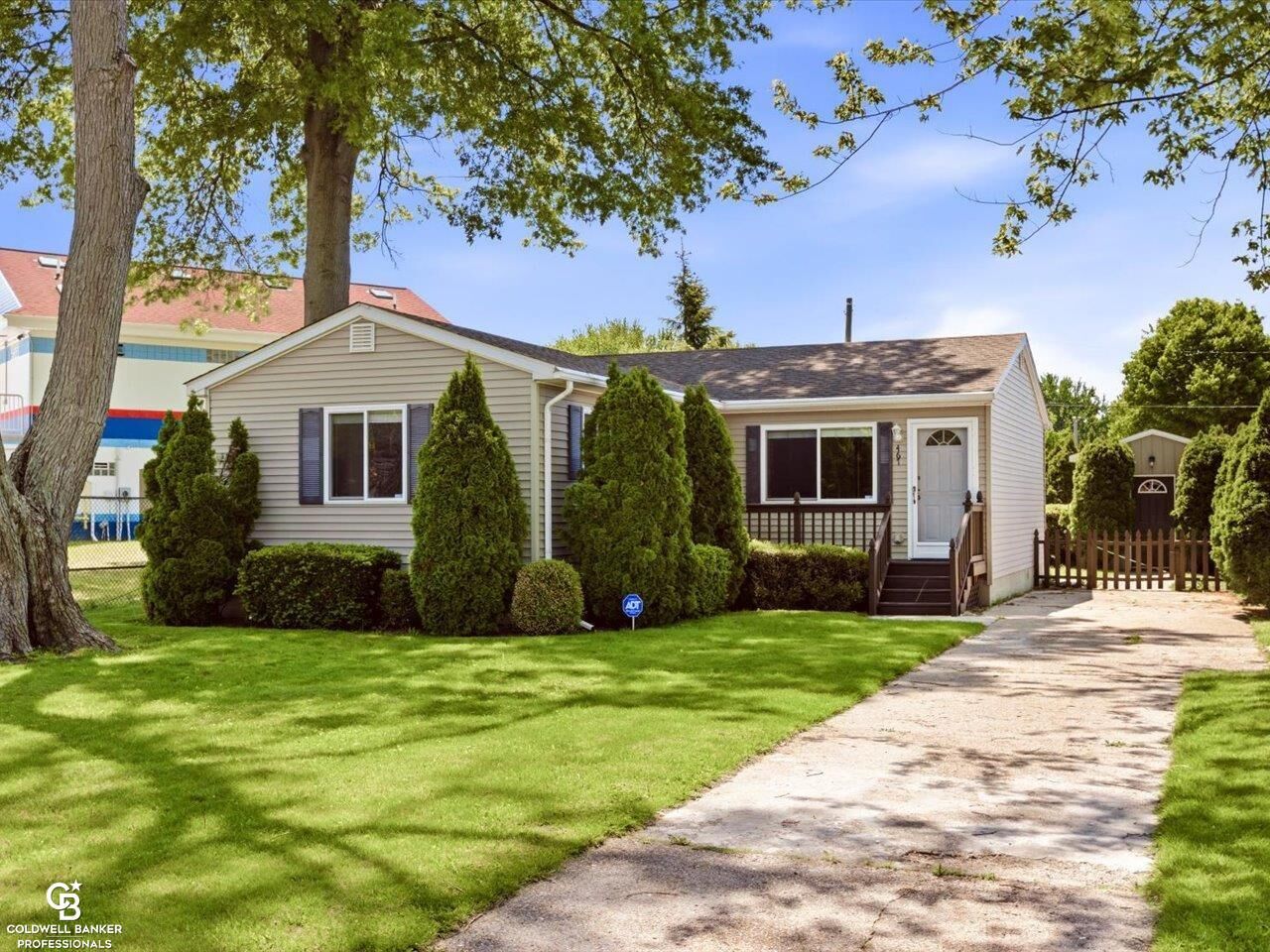 Property Photo:  467 Dixie Boulevard  MI 48001 