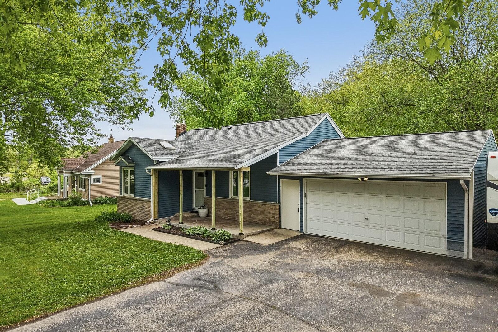 Property Photo: 3460 High Rd WI 53027