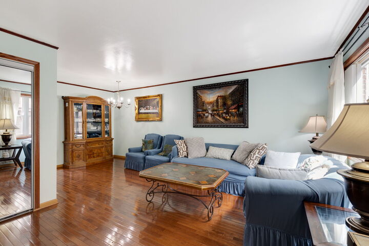 Property Photo:  1727 W Estes Avenue C  IL 60626 
