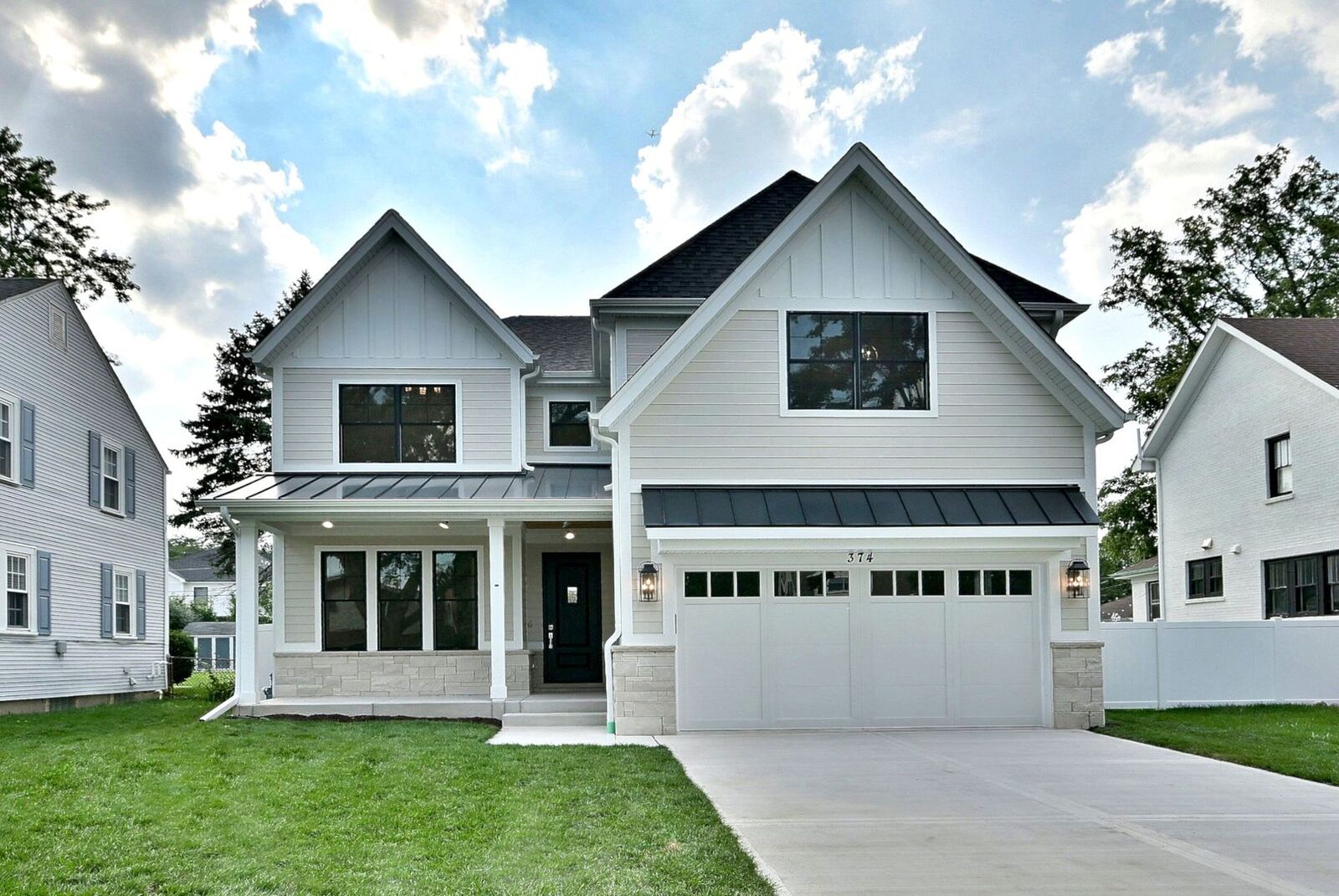 Property Photo:  367 N Oak Street  IL 60126 